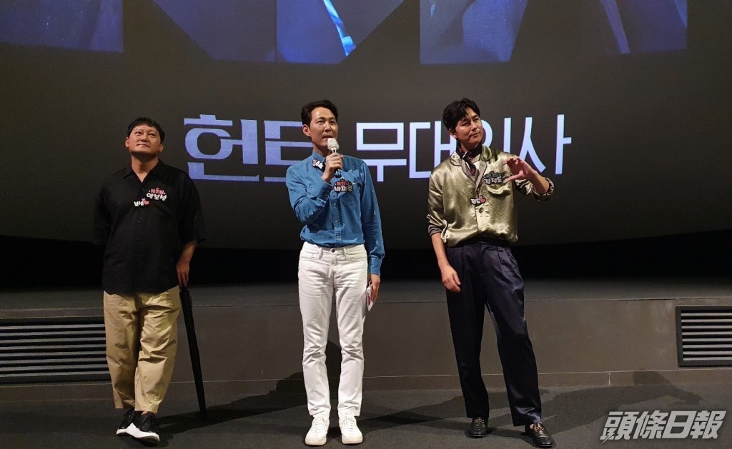 李政宰(中)、鄭雨盛(右)到戲院謝票。